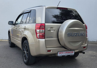 Подержанный автомобиль Suzuki Grand Vitara 2010 года (7 фото)