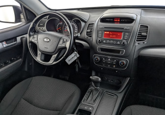 Подержанный автомобиль Kia Sorento 2013 года (26 фото)