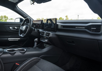 Подержанный автомобиль Ford Mustang Coupe 2023 года (18 фото)