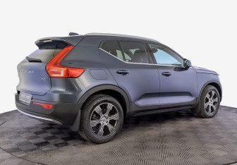 Подержанный автомобиль Volvo XC40 2021 года (5 фото)