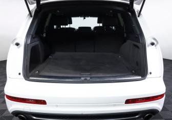 Подержанный автомобиль Audi Q7 2011 года (9 фото)