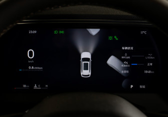 Подержанный автомобиль Geely Monjaro 2025 года (29 фото)