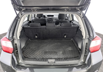 Подержанный автомобиль Subaru XV 2012 года (10 фото)