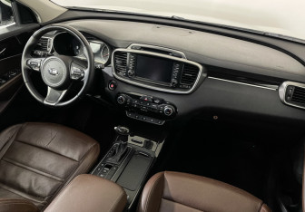 Подержанный автомобиль Kia Sorento 2016 года (9 фото)
