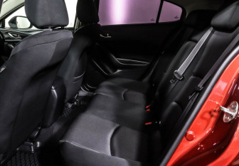 Подержанный автомобиль Mazda 3 Hatchback 2014 года (15 фото)