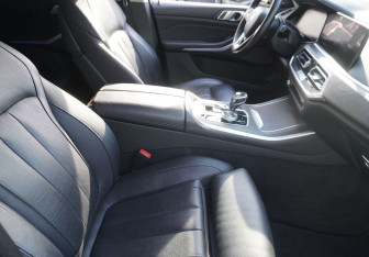 Подержанный автомобиль BMW X5 2020 года (12 фото)