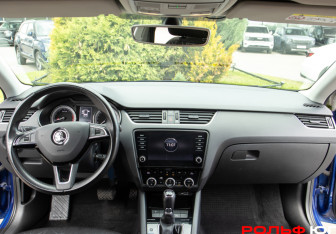 Подержанный автомобиль Skoda Octavia Liftback 2020 года (10 фото)