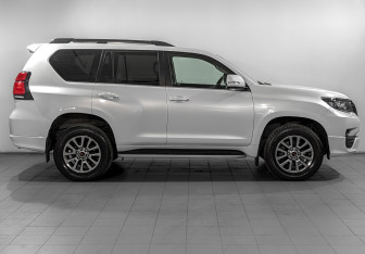 Подержанный автомобиль Toyota Land Cruiser Prado 2019 года (4 фото)
