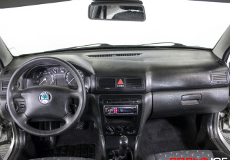 Подержанный автомобиль Skoda Octavia Liftback 2008 года (12 фото)