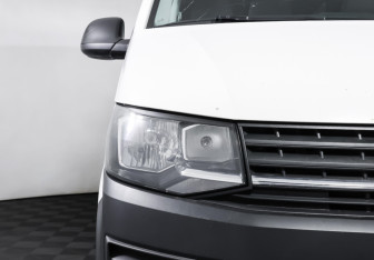 Подержанный автомобиль Volkswagen Transporter Van 2018 года (17 фото)