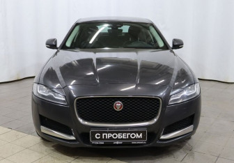 Подержанный автомобиль Jaguar XF Sedan 2019 года (2 фото)