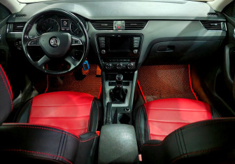 Подержанный автомобиль Skoda Octavia Liftback 2013 года (11 фото)