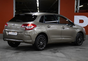 Подержанный автомобиль Citroen C4 Hatchback 2011 года (5 фото)