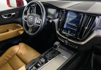 Подержанный автомобиль Volvo XC60 2018 года (9 фото)