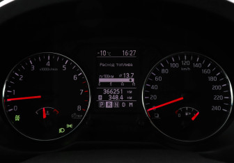 Подержанный автомобиль Nissan X-Trail 2012 года (11 фото)