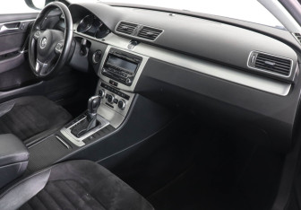 Подержанный автомобиль Volkswagen Passat Sedan 2013 года (10 фото)