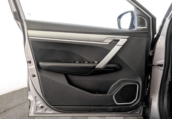 Подержанный автомобиль Geely Coolray 2022 года (19 фото)