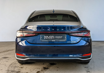 Подержанный автомобиль Lexus ES 2025 года (6 фото)