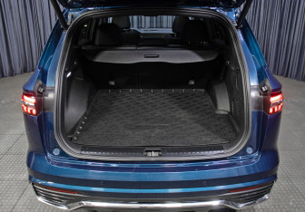 Подержанный автомобиль Geely Monjaro 2023 года (10 фото)