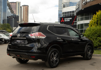 Подержанный автомобиль Nissan X-Trail 2016 года (4 фото)