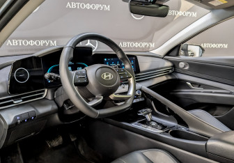 Подержанный автомобиль Hyundai Elantra Sedan 2024 года (16 фото)
