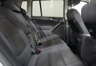 Подержанный автомобиль Volkswagen Tiguan 2011 года (13 фото)