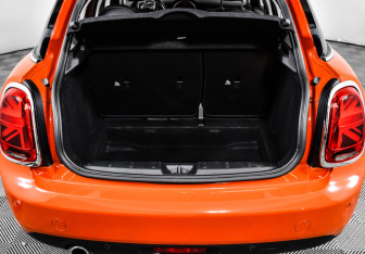 Подержанный автомобиль MINI Hatch 2019 года (14 фото)