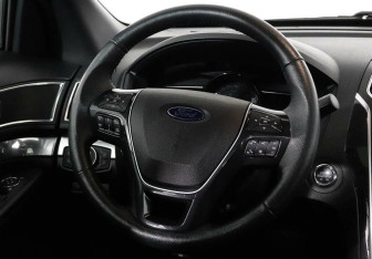 Подержанный автомобиль Ford Explorer 2019 года (8 фото)