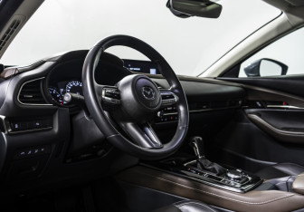 Подержанный автомобиль Mazda CX-30 2021 года (9 фото)