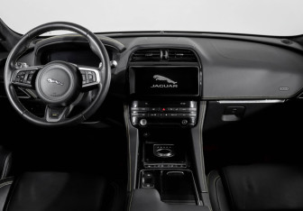 Подержанный автомобиль Jaguar F-Pace 2020 года (12 фото)