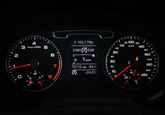 Подержанный автомобиль Audi Q3 2014 года (16 фото)