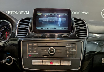 Подержанный автомобиль Mercedes-Benz GLE 2017 года (15 фото)