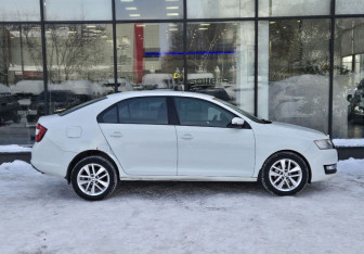 Подержанный автомобиль Skoda Rapid Liftback 2018 года (4 фото)