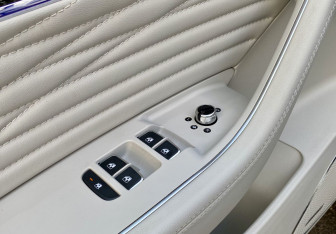 Подержанный автомобиль Hongqi HS5 2023 года (24 фото)