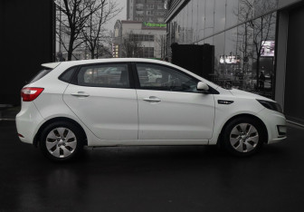Подержанный автомобиль Kia Rio Hatchback 2015 года (4 фото)
