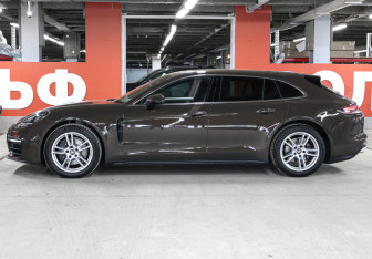 Подержанный автомобиль Porsche Panamera Wagon 2022 года (8 фото)
