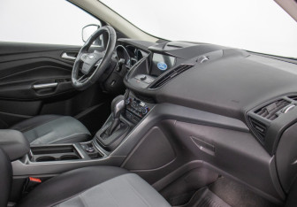 Подержанный автомобиль Ford Kuga 2017 года (9 фото)