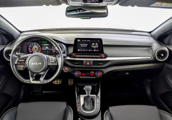 Подержанный автомобиль Kia Cerato Sedan 2021 года (14 фото)