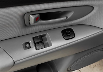 Подержанный автомобиль Mazda 3 Sedan 2005 года (16 фото)