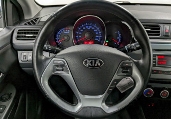 Подержанный автомобиль Kia Rio Sedan 2015 года (24 фото)