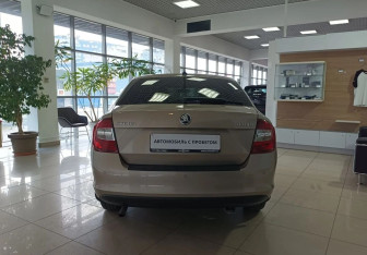 Подержанный автомобиль Skoda Rapid Liftback 2018 года (6 фото)