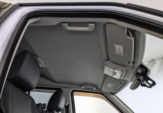Подержанный автомобиль Land Rover Discovery 2015 года (23 фото)