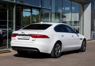 Подержанный автомобиль Jaguar XF Sedan 2018 года (5 фото)