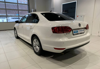 Подержанный автомобиль Volkswagen Jetta Sedan 2014 года (6 фото)
