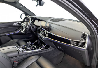 Подержанный автомобиль BMW X7 2020 года (11 фото)