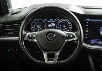 Подержанный автомобиль Volkswagen Touareg 2020 года (10 фото)