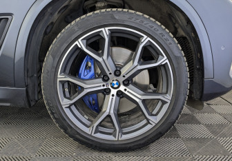 Подержанный автомобиль BMW X5 2022 года (18 фото)