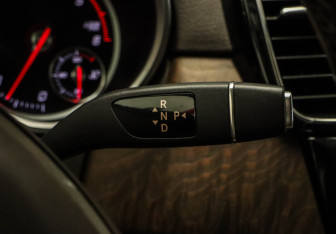 Подержанный автомобиль Mercedes-Benz GLE 2015 года (14 фото)