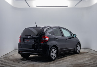 Подержанный автомобиль Honda Jazz 2012 года (5 фото)