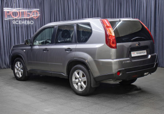 Подержанный автомобиль Nissan X-Trail 2007 года (7 фото)
